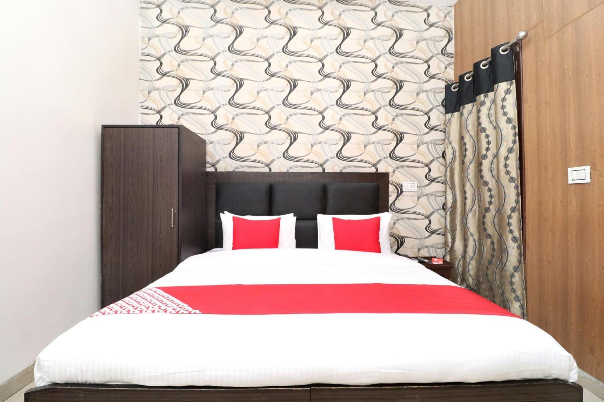 Oyo Hotel Kailash Regency Ludhiana Bagian luar foto