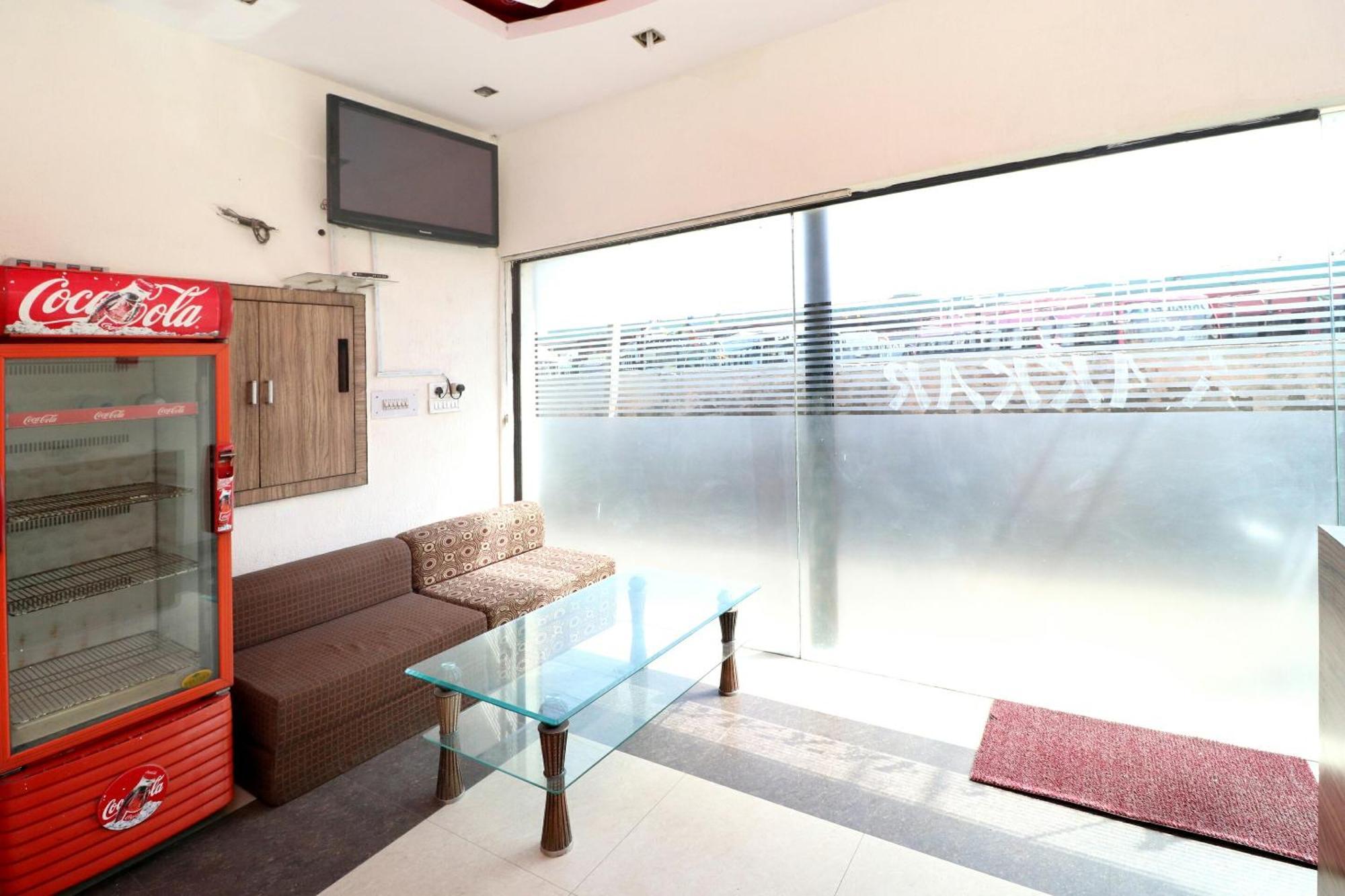 Oyo Hotel Kailash Regency Ludhiana Bagian luar foto