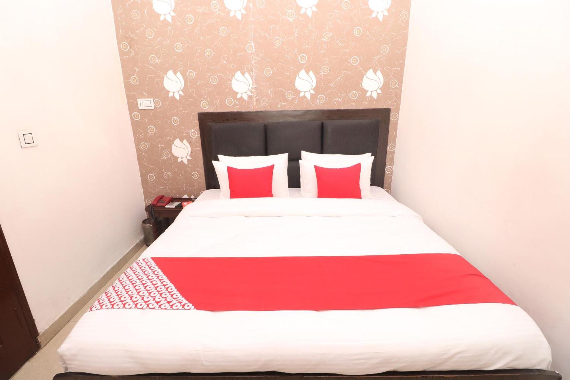 Oyo Hotel Kailash Regency Ludhiana Bagian luar foto