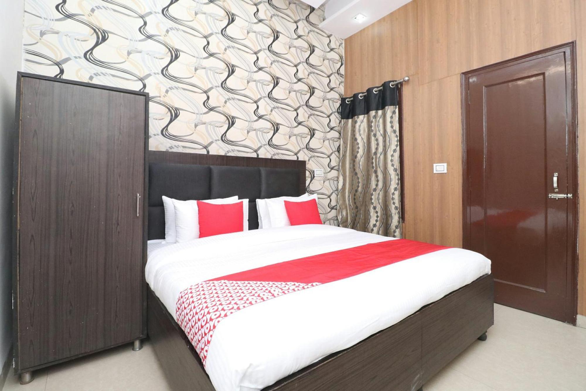 Oyo Hotel Kailash Regency Ludhiana Bagian luar foto